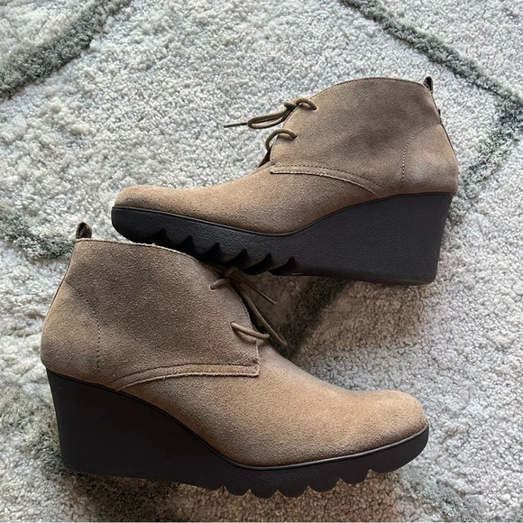 Donald J. Pliner Shoes - Donald J Pliner Makko bootie ankle boots lace up chunky wedge brown taupe 10